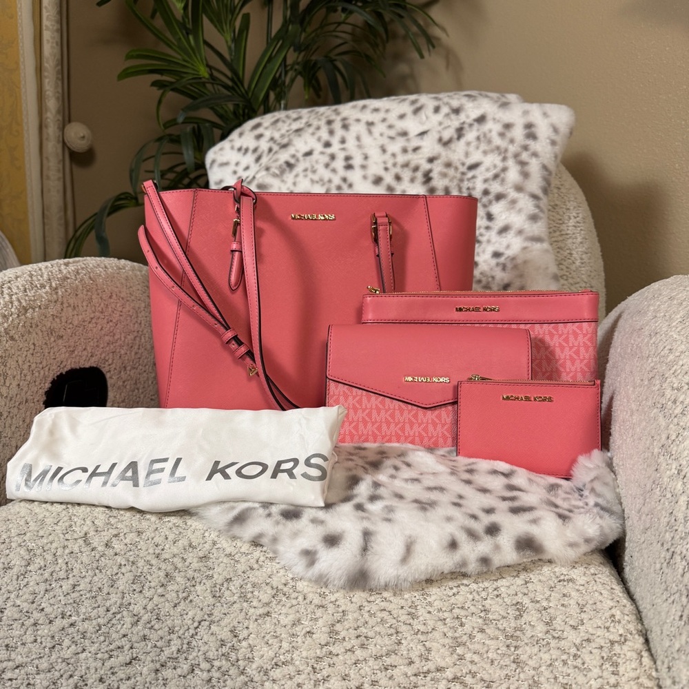 Michael Kors Charlotte Hibiscus 3 in 1 Tote Bag Set
